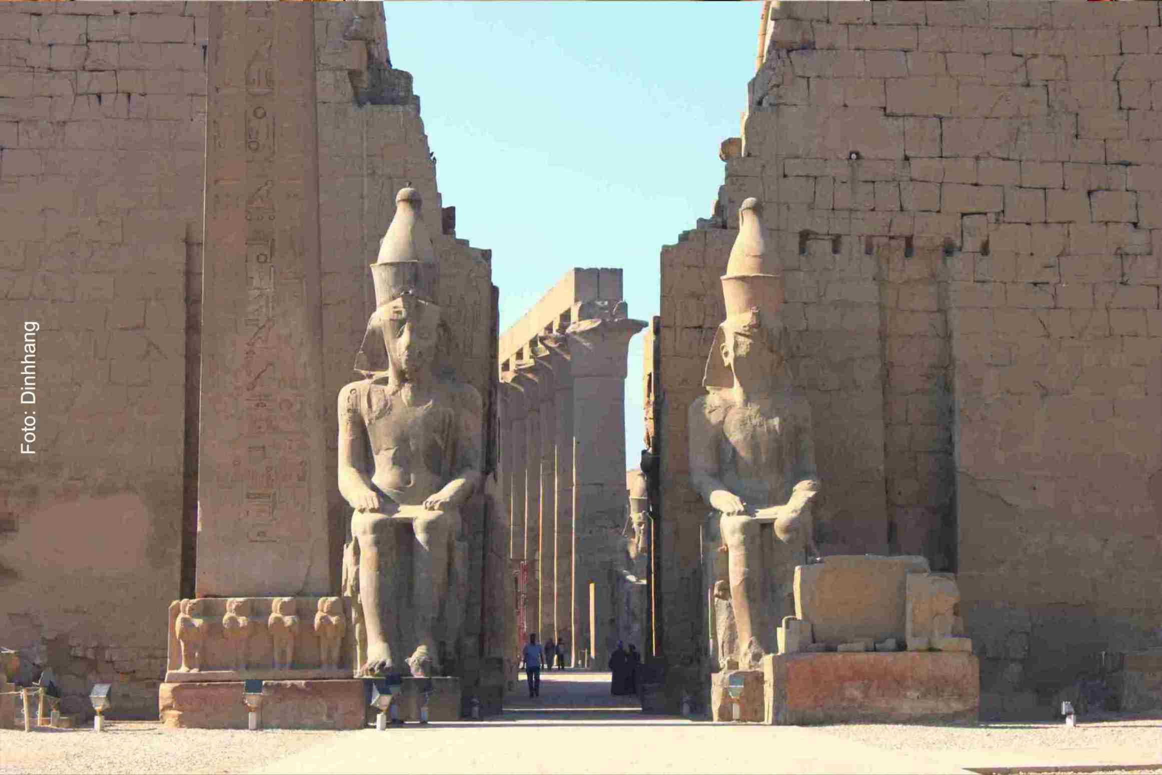 Riesenstatue im Luxor-Tempel