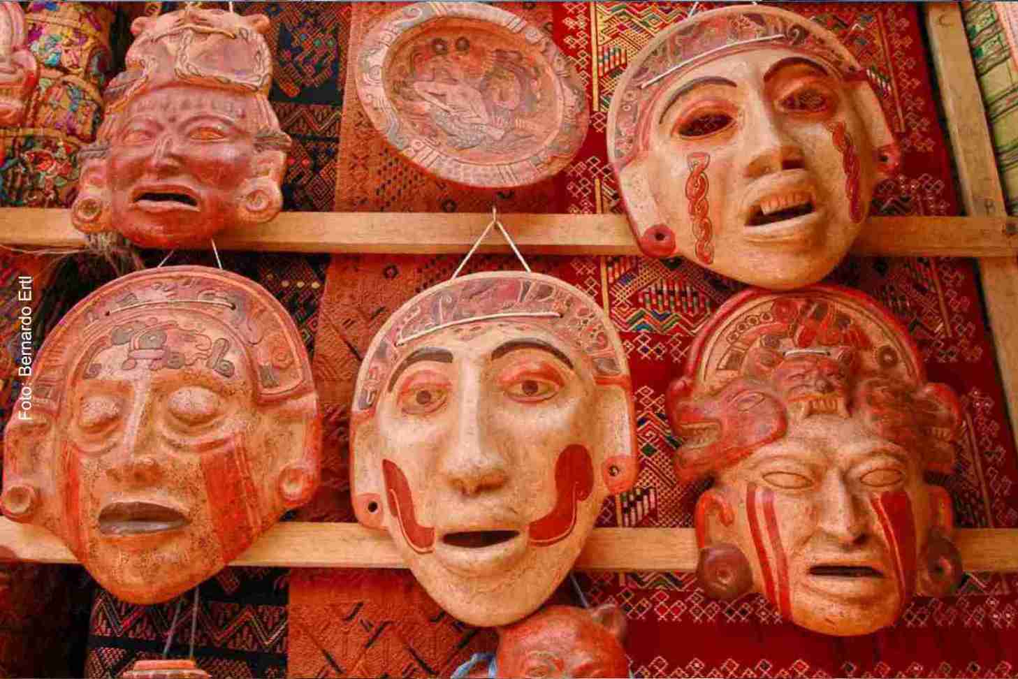 Maya-Tonmaske auf einem Markt